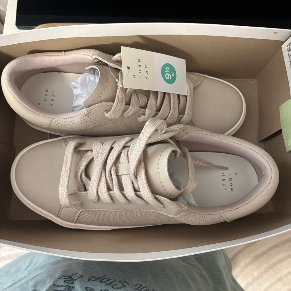 A New Day | MADDISON SNEAKERS | 9.5 WIDE | TAN